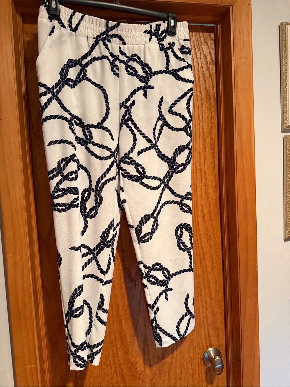 White capri Pants with Navy Rope Print size PL